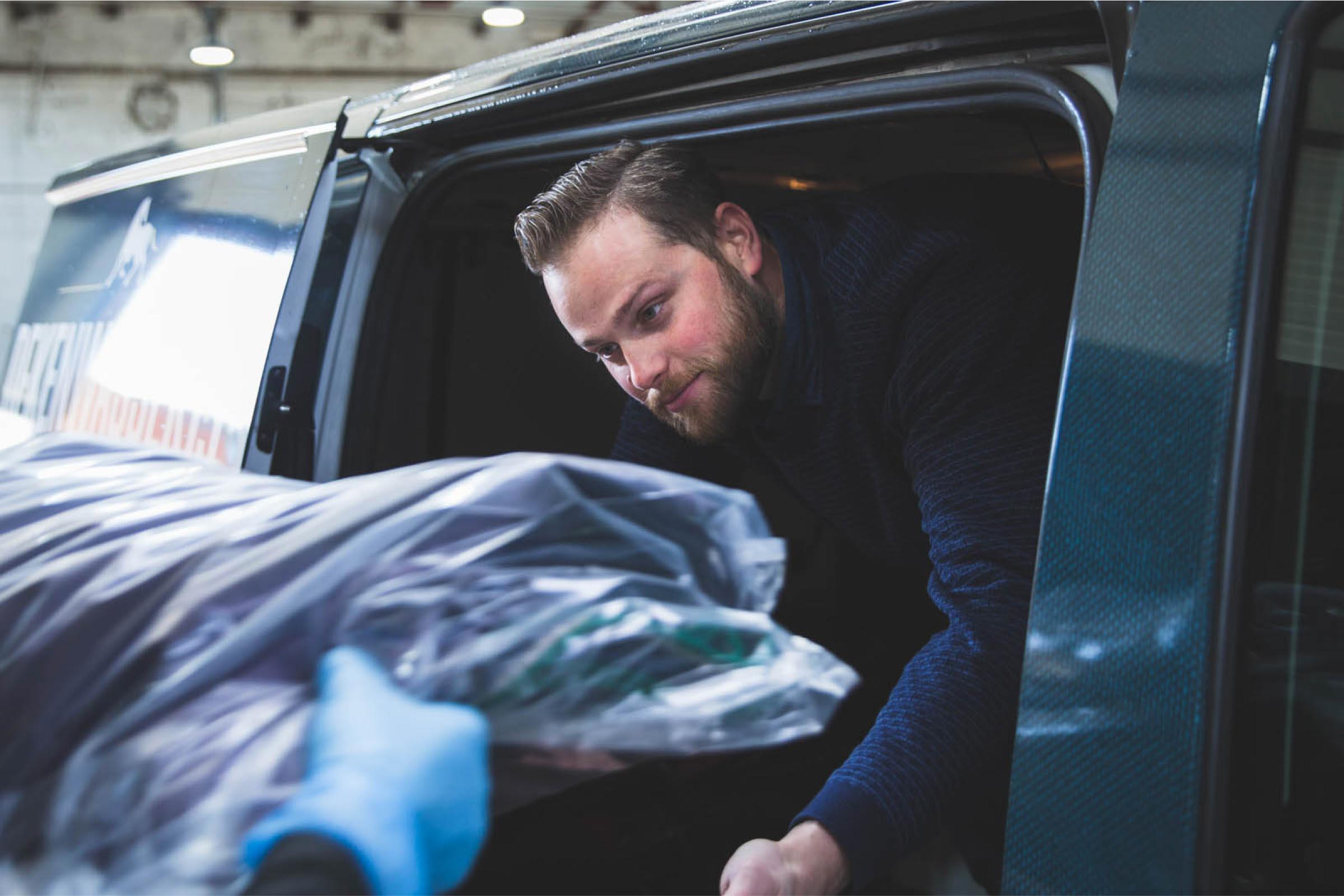 Perfect Pixel - Dekenwasserij Ontdek hoe Perfect Pixel Dekenwasserij opnieuw positioneerde met een sterke merkidentiteit, gericht op kwaliteit en authenticiteit voor paardenliefhebbers.